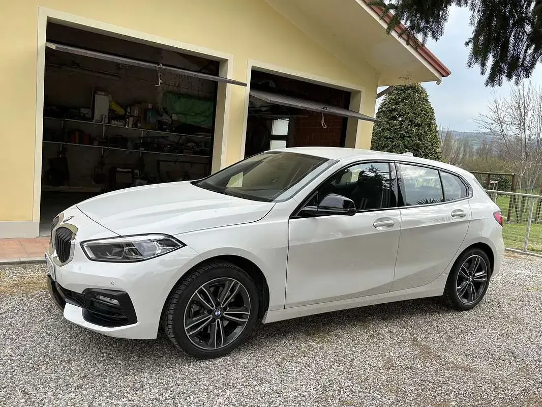 Usata BMW 116 Sport Line 116 CV (85 kW) 2019 Bianco Utilitaria