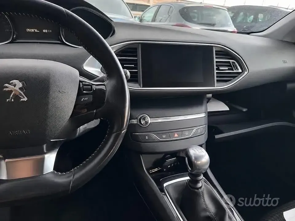 Usata Peugeot 308 Business-Line 131 CV (96 kW) 2019 Bluazzurro Berlina