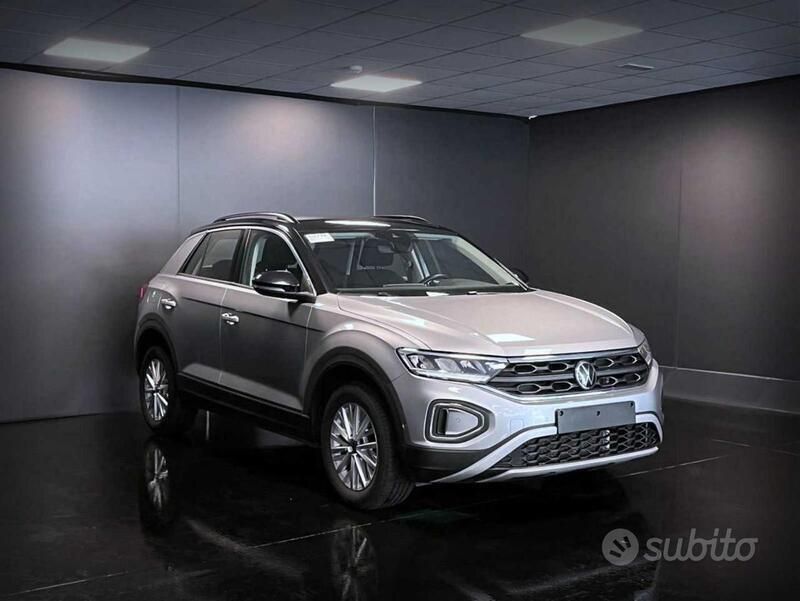Usata VW T-Roc Life 110 CV (80 kW) 2022 Argento SUV