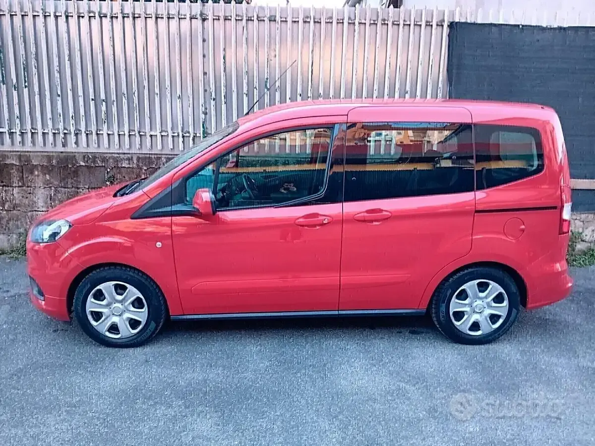 Usata Ford Tourneo Courier Sport 101 CV (74 kW) 2019 Rosso Monovolume