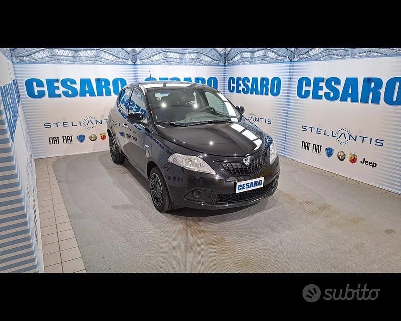 Usata Lancia Ypsilon S 70 CV (51 kW) 2024 Nero vulcano Utilitaria