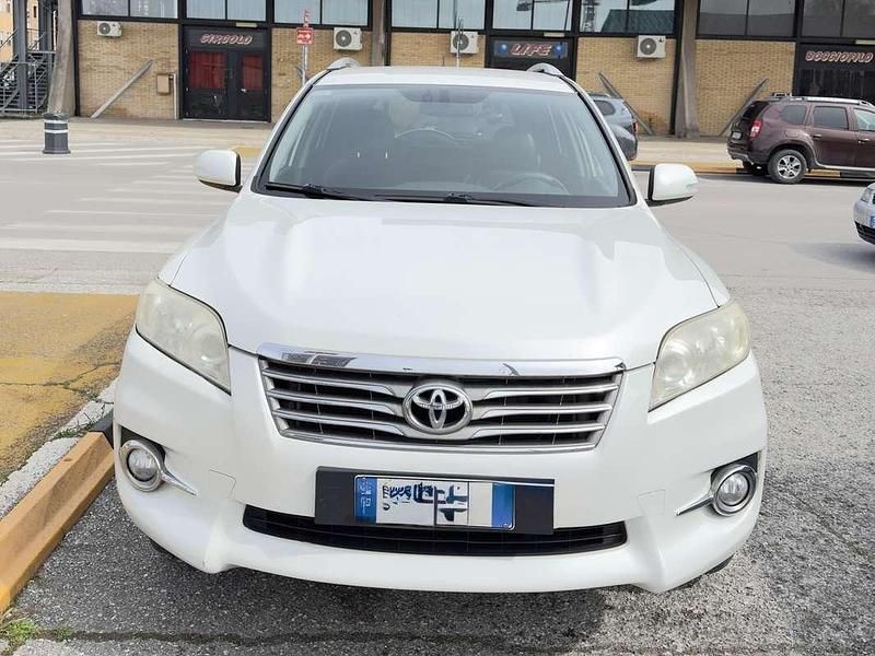 Usata Toyota RAV4 140 CV (102 kW) 2012 Bianco SUV