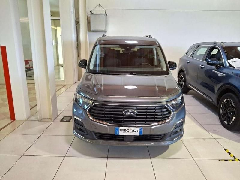 Usata Ford Grand Tourneo Connect Titanium 122 CV (89 kW) 2024 Grigio scuro Monovolume
