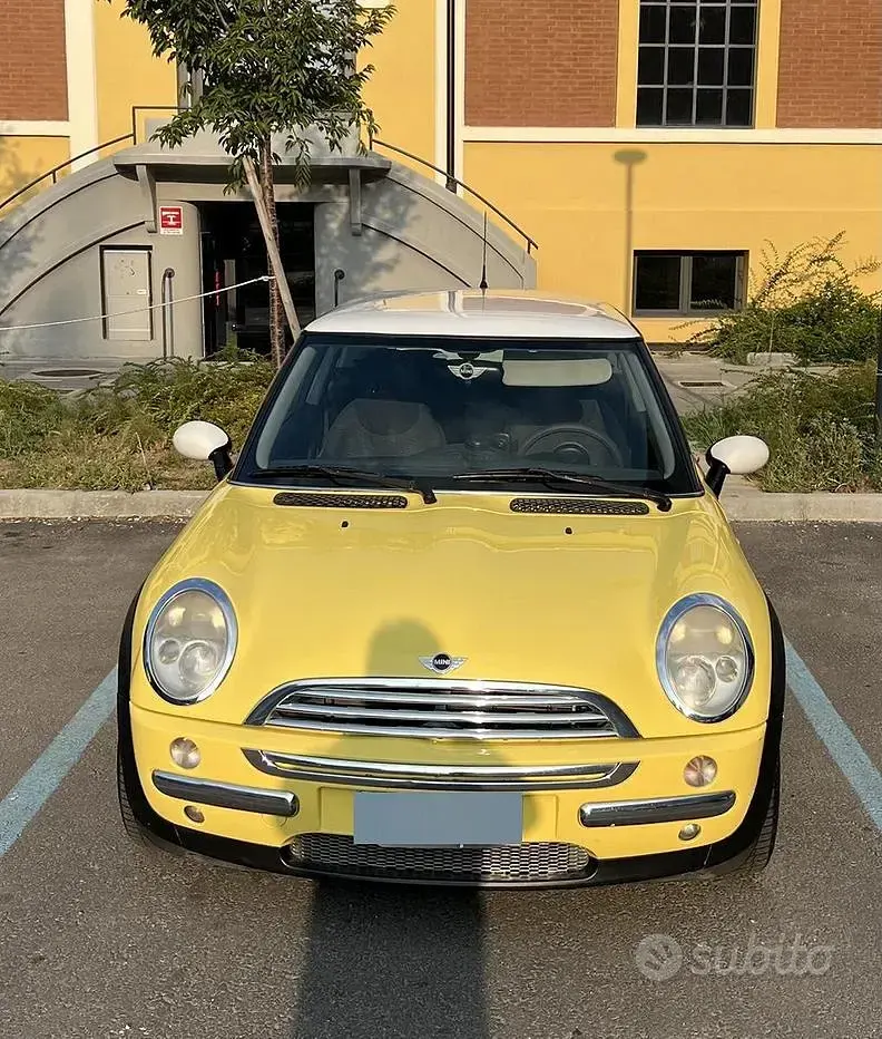 Usata Mini Cooper 116 CV (85 kW) 2002 Giallo Utilitaria
