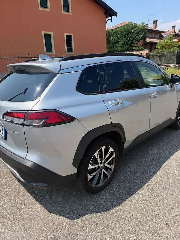 Usata Toyota Corolla Cross Lounge 98 CV (72 kW) 2024 Argento SUV
