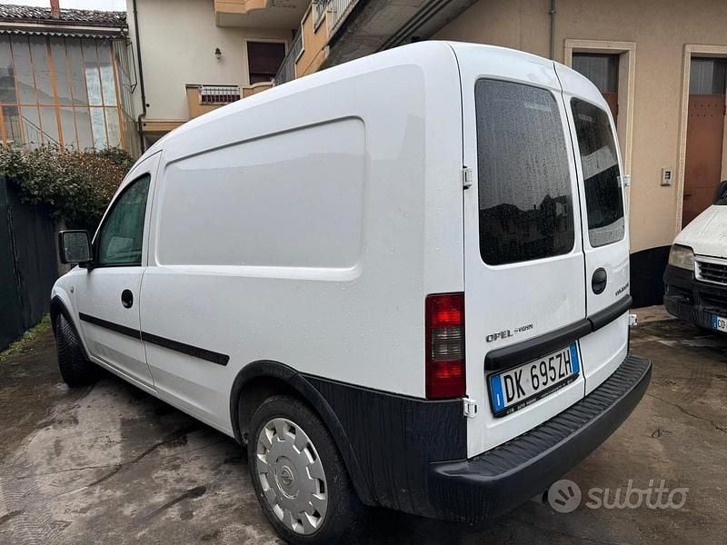Usata Opel Combo 75 CV (55 kW) 2006 Bianco Monovolume