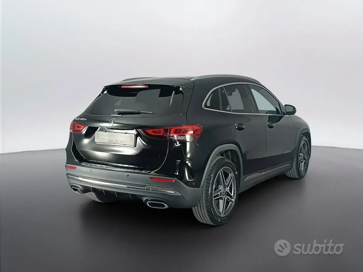 Usata Mercedes GLA180 Premium 116 CV (85 kW) 2023 Nero SUV