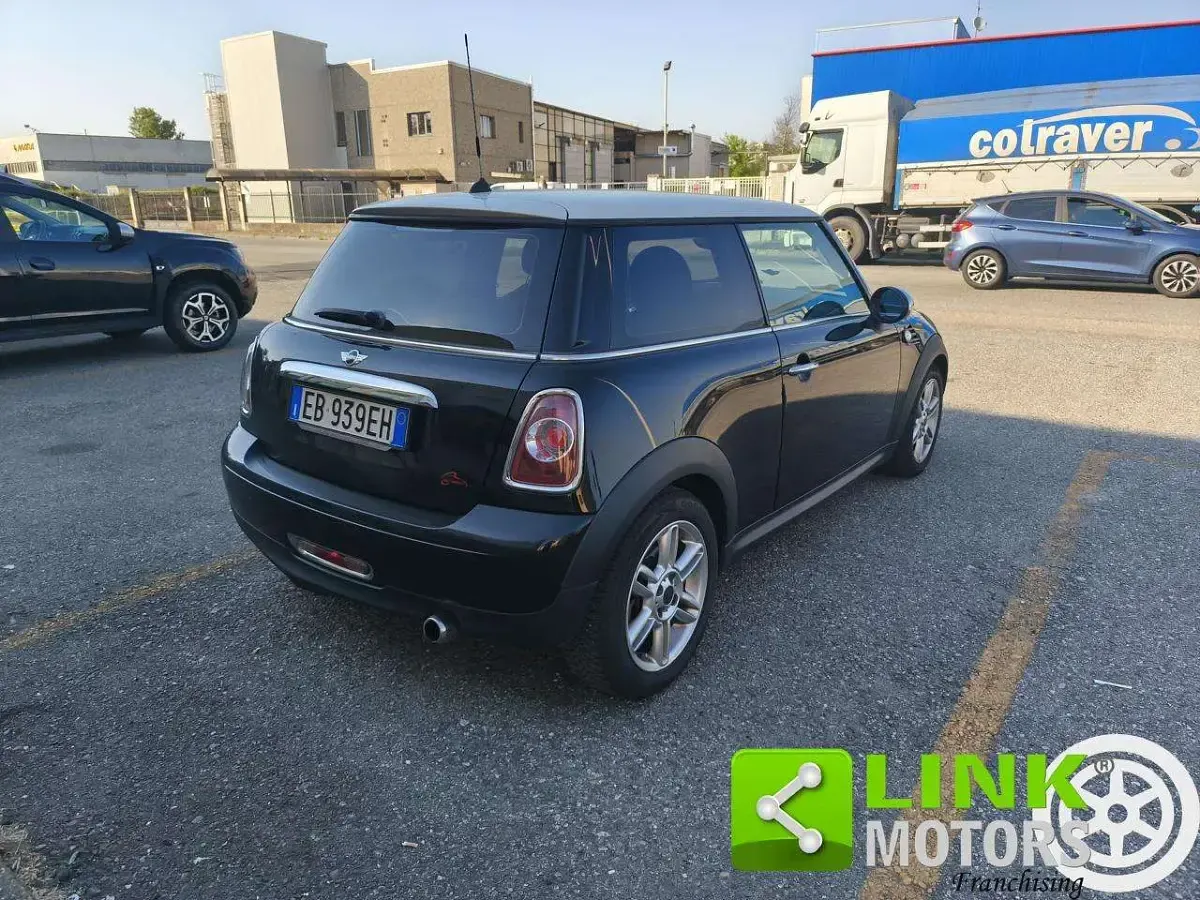 Usata Mini Cooper D 111 CV (81 kW) 2011 Nero Utilitaria