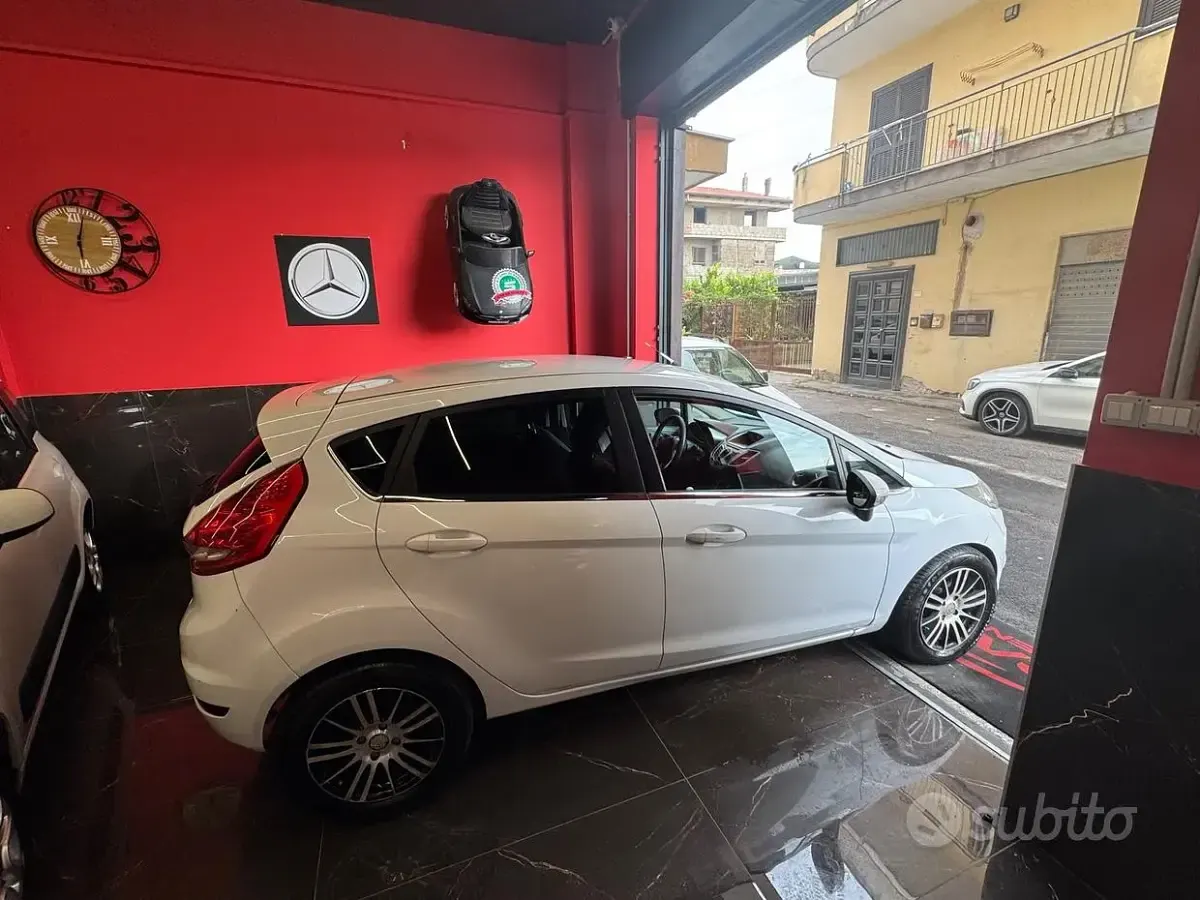 Usata Ford Fiesta Titanium 90 CV (66 kW) 2010 Bianco Berlina
