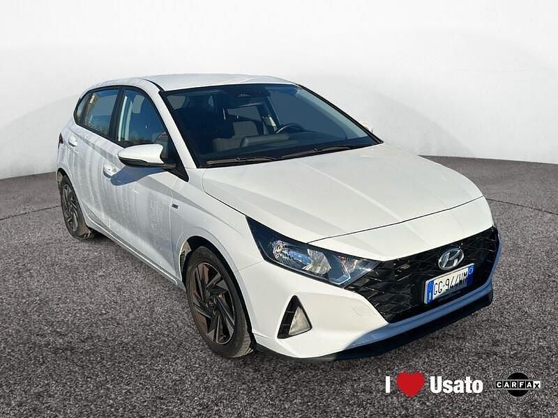 Usata Hyundai i20 101 CV (74 kW) 2021 Bianco Monovolume