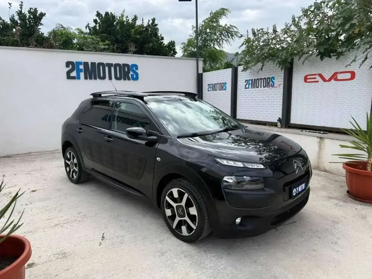 Usata Citroën C4 Shine 100 CV (73 kW) 2015 Nero SUV