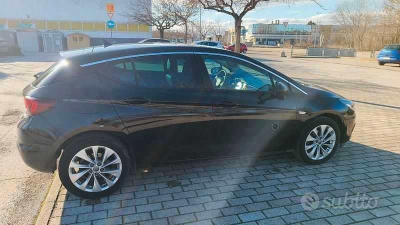 Usata Opel Astra Innovation 110 CV (80 kW) 2019 Nero Berlina