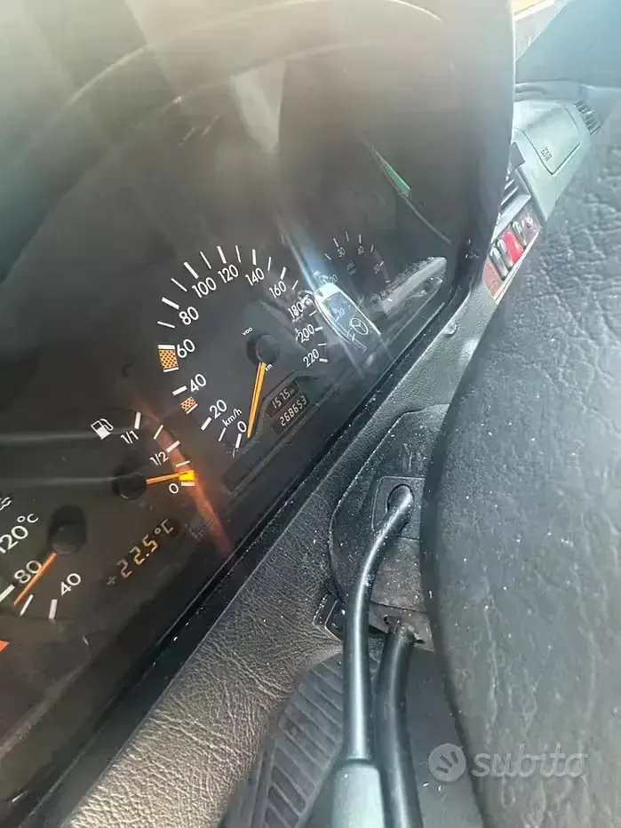 Usata Mercedes C220 125 CV (91 kW) 2000 Verde Berlina
