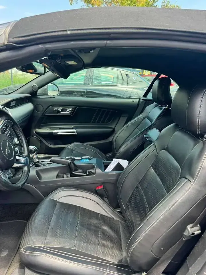 Usata Ford Mustang Convertible 317 CV (233 kW) 2018 Grigio Cabrio