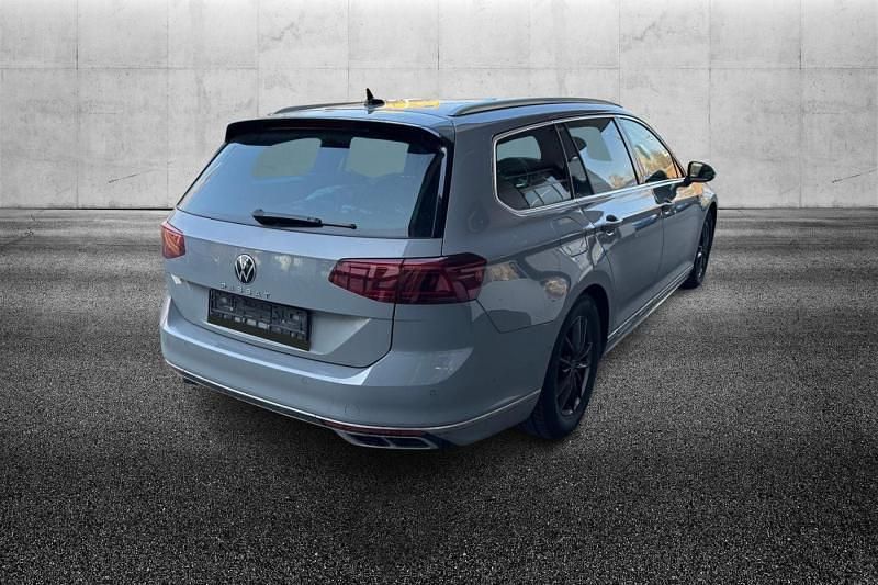 Usata VW Passat Executive 200 CV (147 kW) 2023 Grigio pastello Station wagon