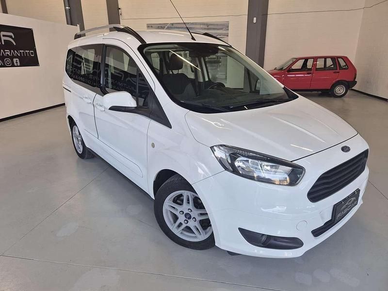 Bianco Usata 2017 Ford Tourneo Courier Monovolume | 9000 € (Buon prezzo) - Immagine 1/4