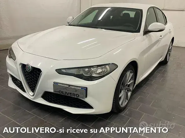 Usata Alfa Romeo Giulia Business 150 CV (110 kW) 2018 Bianco Berlina