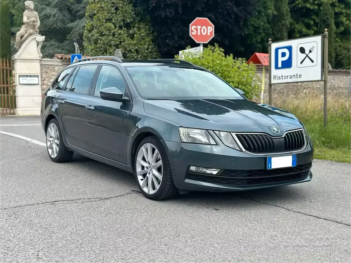 Usata Skoda Octavia Ambition 150 CV (110 kW) 2019 Grigio Station wagon