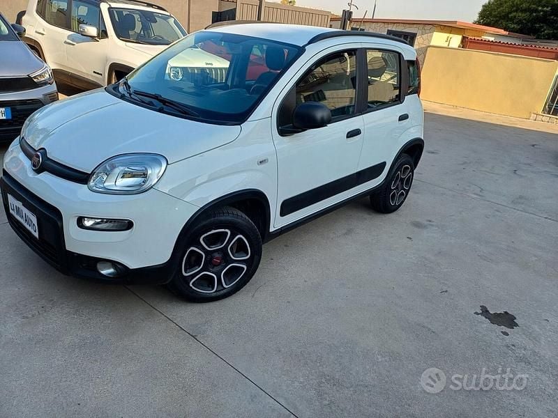 Bianco Usata 2021 Fiat Panda Tre volumi | 9800 € (Buon prezzo) - Immagine 1/4