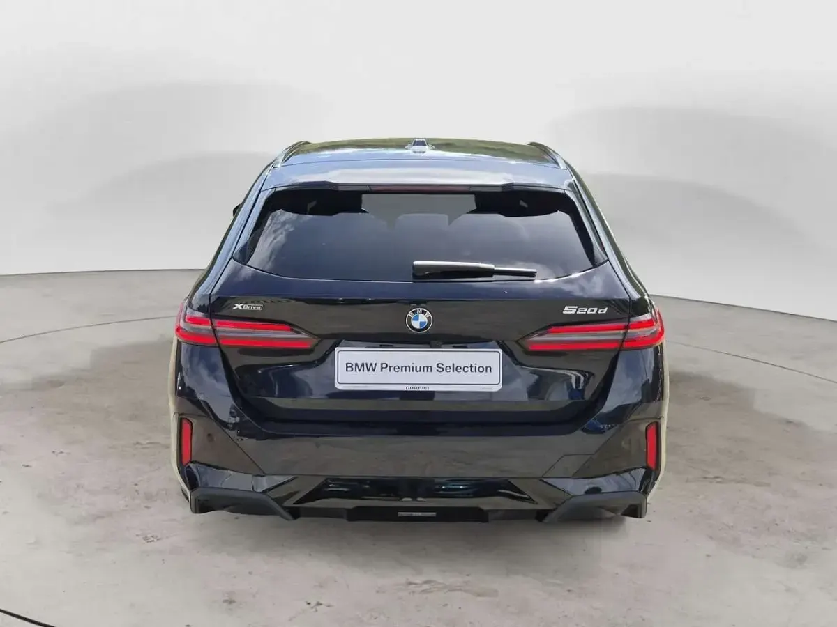 Usata BMW 520 M Sport 197 CV (144 kW) 2024 Blu/azzurro Station wagon