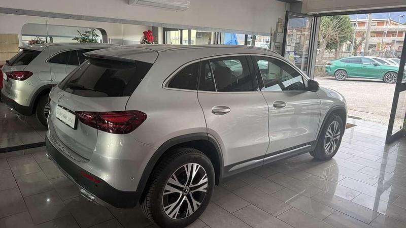Usata Mercedes GLA200 150 CV (110 kW) 2023 Argento SUV