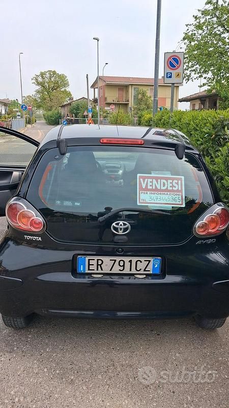 Usata Toyota Aygo 68 CV (50 kW) 2013 Nero Utilitaria