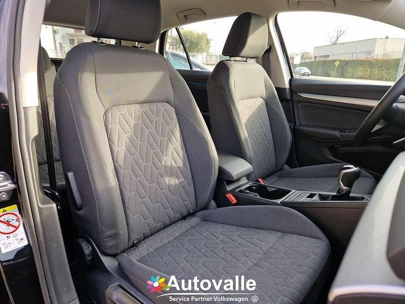 Usata VW Golf VIII Life 116 CV (85 kW) 2025 Nero Utilitaria