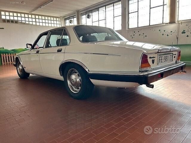 Usata Jaguar XJ6 200 CV (147 kW) 1983 Bianco Berlina