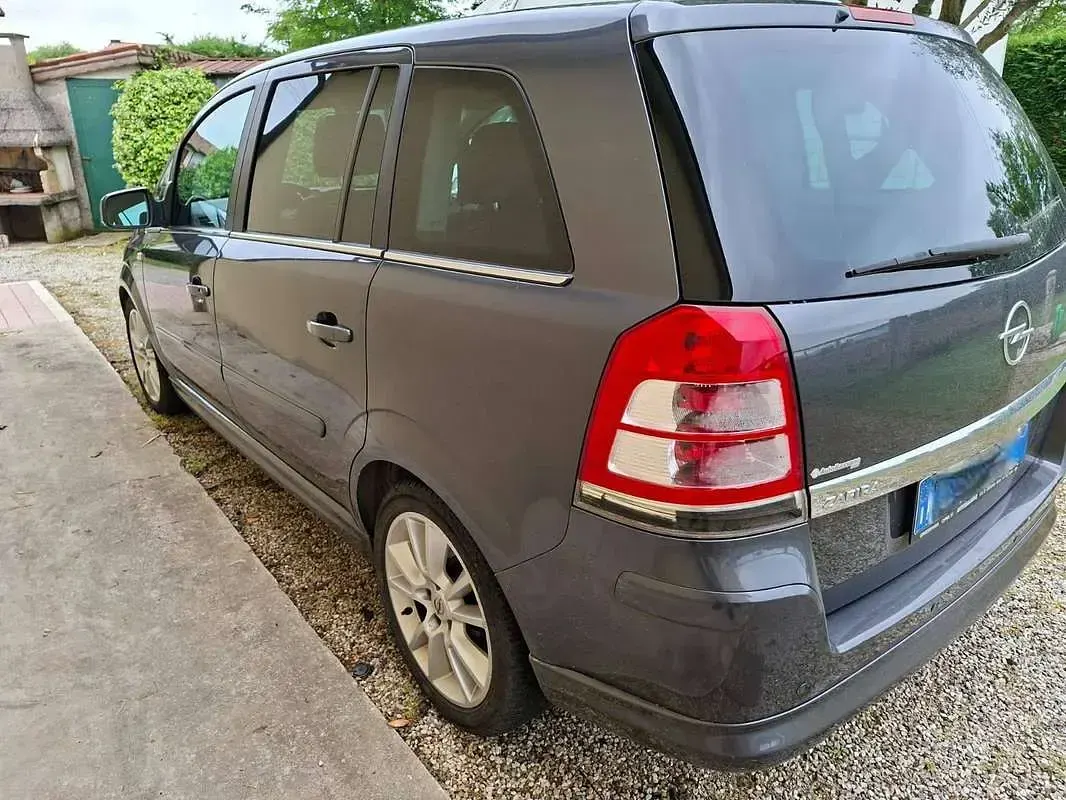 Usata Opel Zafira Cosmo 125 CV (91 kW) 2011 Grigio Monovolume