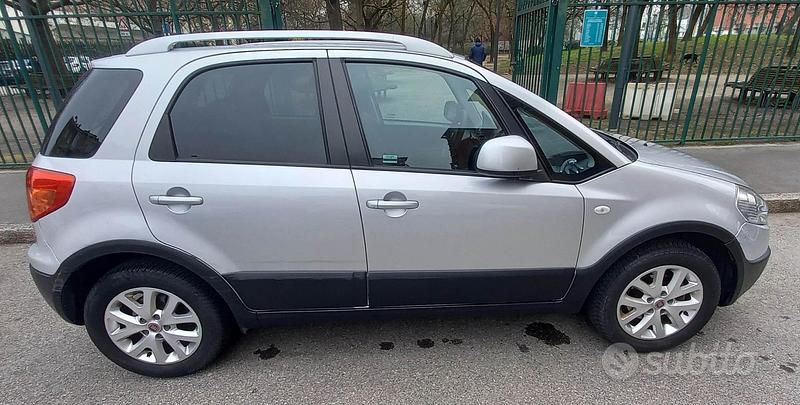 Usata Fiat Sedici 2009 Grigio SUV