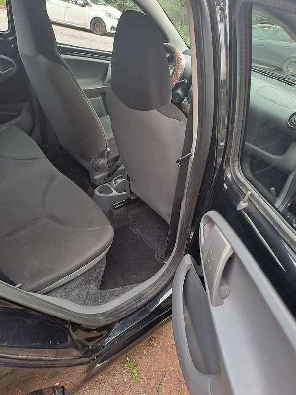Usado Toyota Aygo Connect Style 68 HP (50 kW) 2011 Citadino