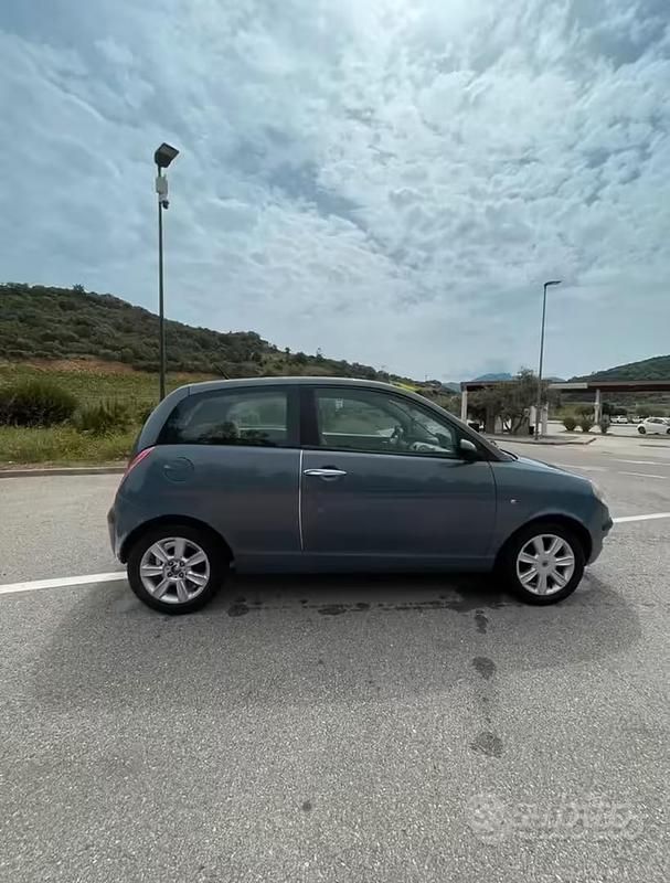 Usata Lancia Ypsilon 69 CV (50 kW) 2005 Blu Utilitaria