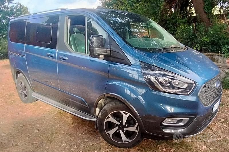 Usata Ford Tourneo Active 185 CV (136 kW) 2021 Blu Berlina