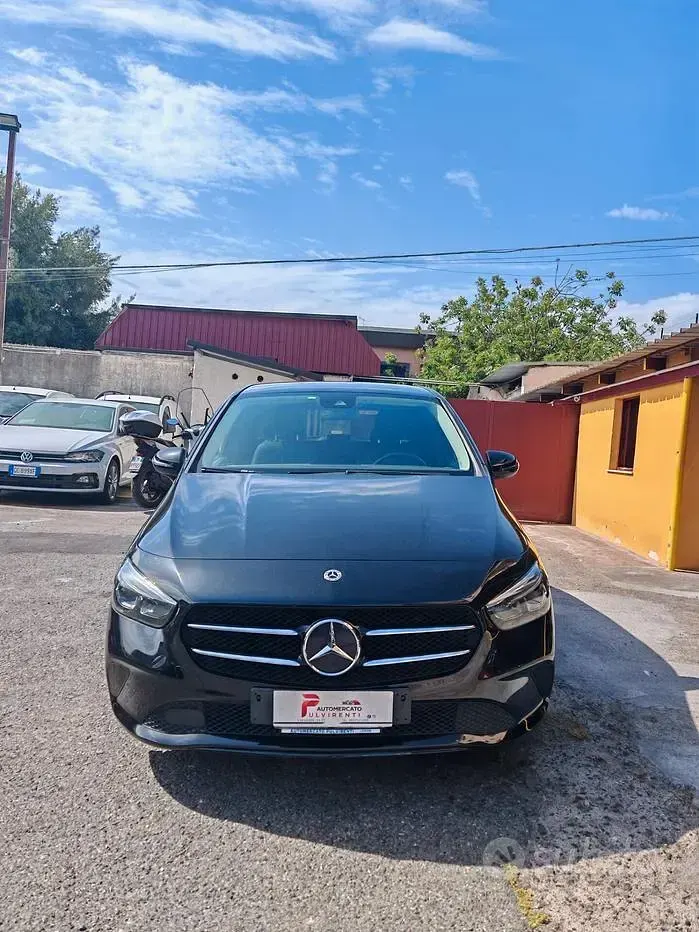 Usata Mercedes B200 150 CV (110 kW) 2021 Nero Utilitaria