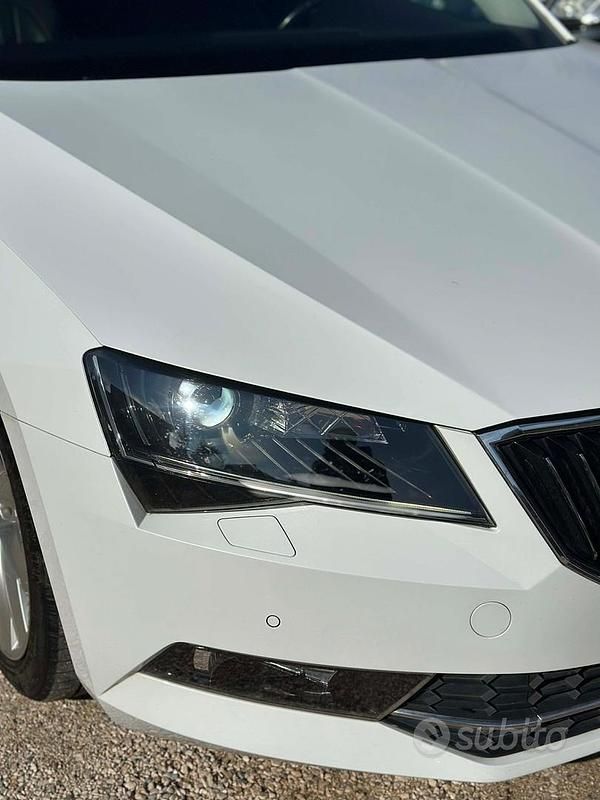Usata Skoda Superb Executive 150 CV (110 kW) 2016 Bianco Station wagon