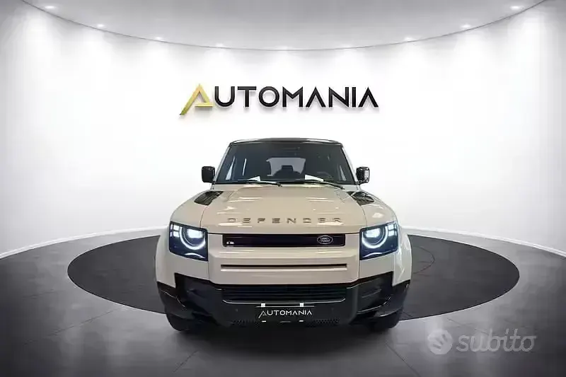 Nuova Land Rover Defender 200 CV (147 kW) 2026 SUV