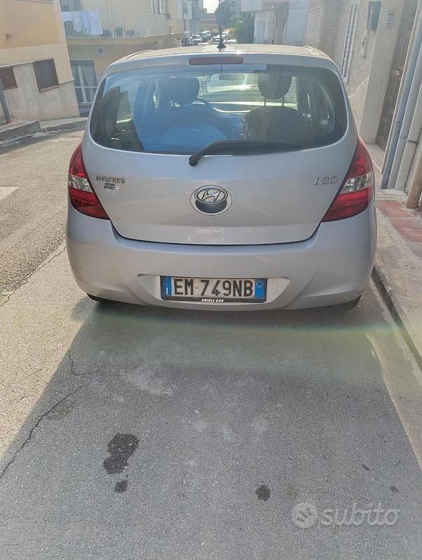 Usata Hyundai i20 78 CV (57 kW) 2012 Grigio Berlina