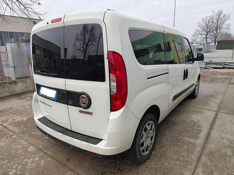 Usata Fiat Doblò Lounge 105 CV (77 kW) 2019 Bianco Monovolume