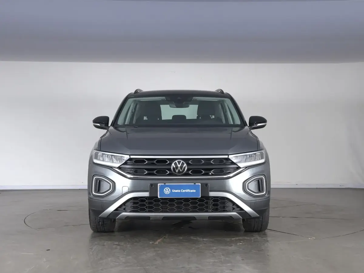 Usata VW T-Roc Life 116 CV (85 kW) 2025 Indium grey metallizzato nero SUV