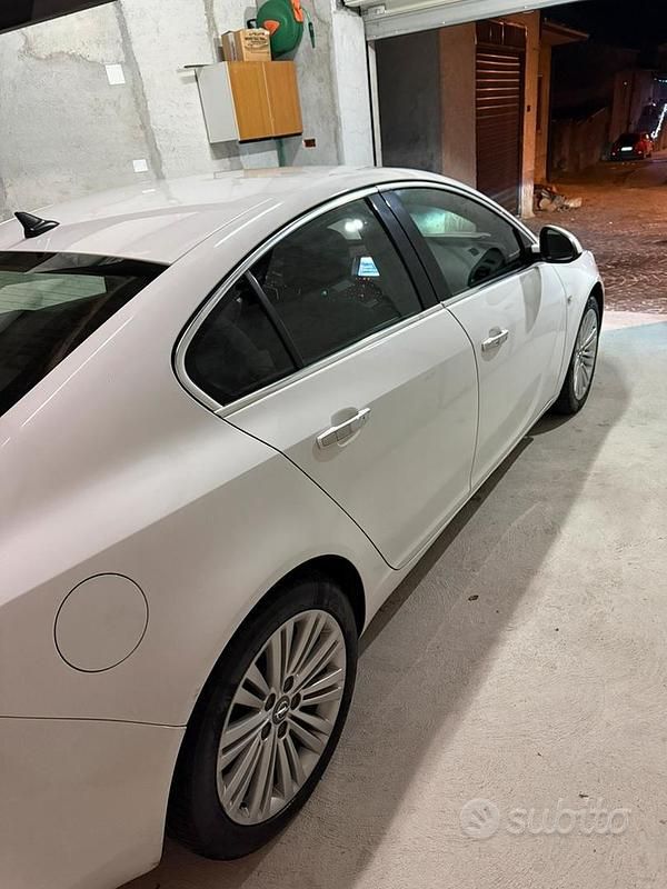 Usata Opel Insignia 2012 Bianco Berlina