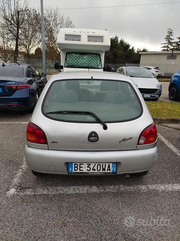 Usata Ford Fiesta 75 CV (55 kW) 1997 Grigio Utilitaria