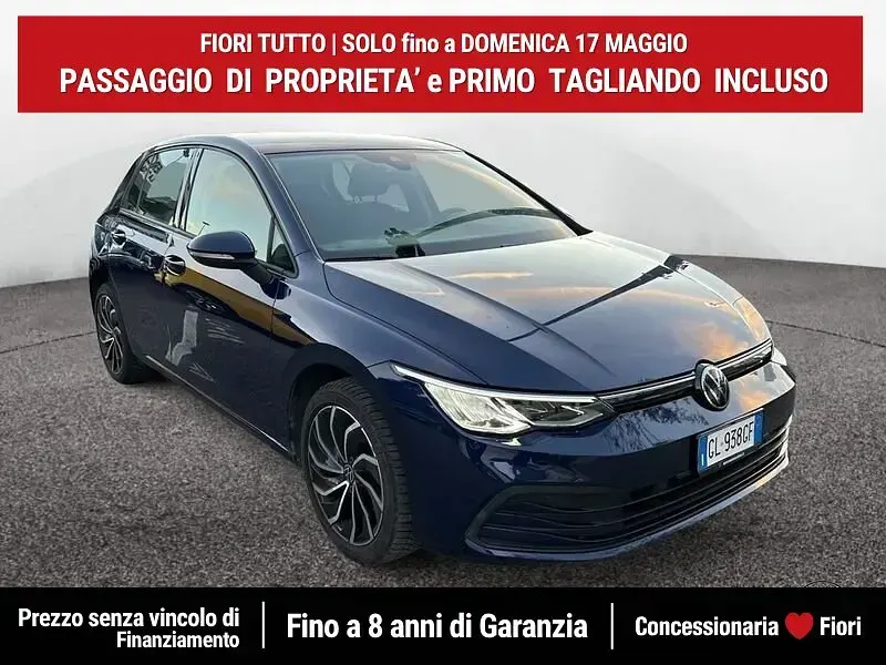 Begagnad VW Golf VIII Life 110 HK (80 kW) 2022 Blå Halvkombi