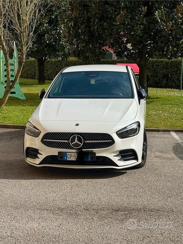 Usata Mercedes B180 AMG line 116 CV (85 kW) 2023 Bianco Monovolume