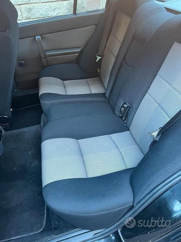 Usata Alfa Romeo 75 148 CV (108 kW) 1990 Nero Berlina