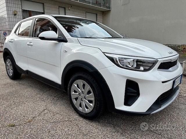 Usata Kia Stonic Urban 84 CV (61 kW) 2022 Bianco SUV