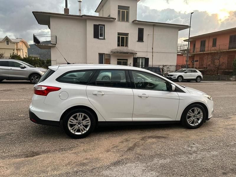 Usata Ford Focus 115 CV (84 kW) 2014 Bianco Station wagon