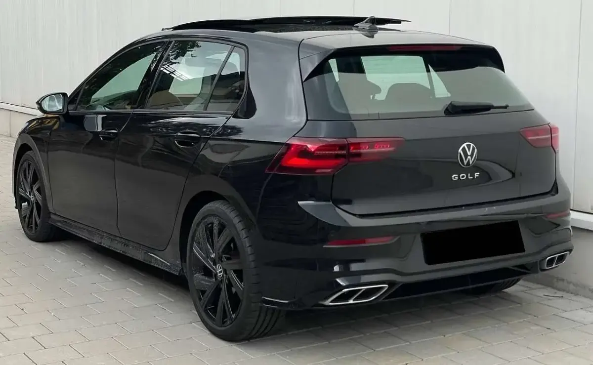 Usata VW Golf VIII R-line 150 CV (110 kW) 2023 Deep black Berlina