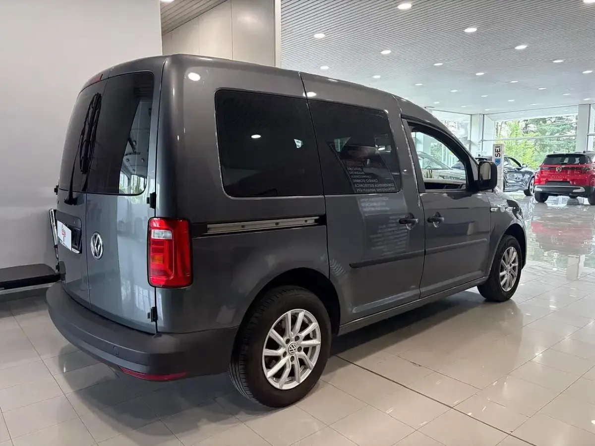 Usata VW Caddy Trendline 102 CV (75 kW) 2019 Grigio grafite Monovolume