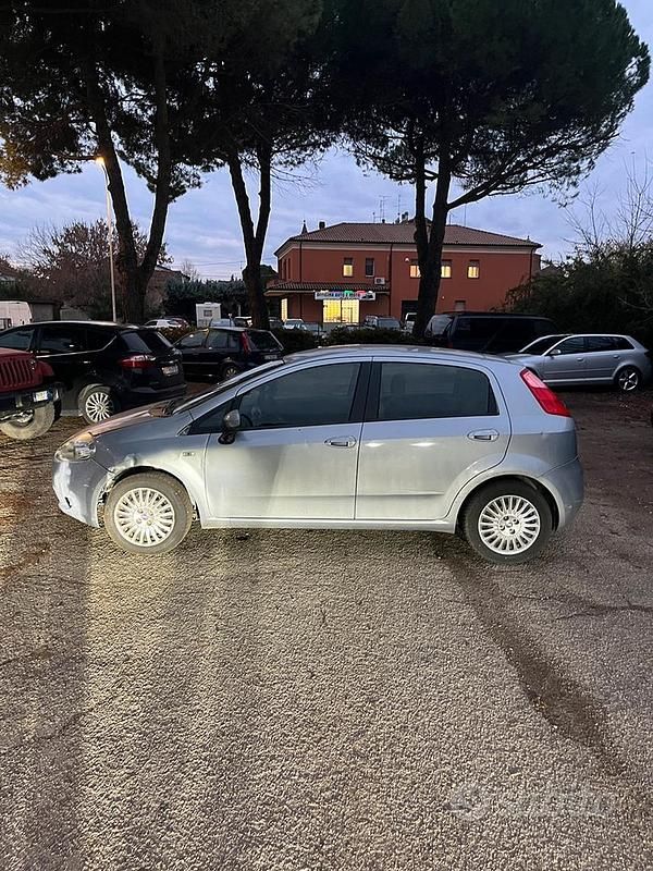 Usata Fiat Grande Punto 60 CV (44 kW) 2005 Grigio Utilitaria