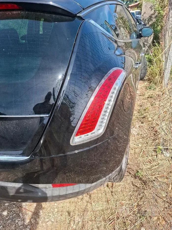 Usata Lancia Delta 120 CV (88 kW) 2013 Nero Utilitaria